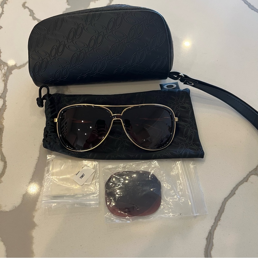 Oakley SPLIT TIME Women’s Black and Gold Sunglasses, Polarized Lenses